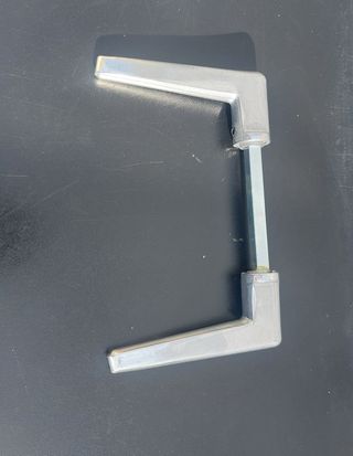 Manillas acero pulido y negras