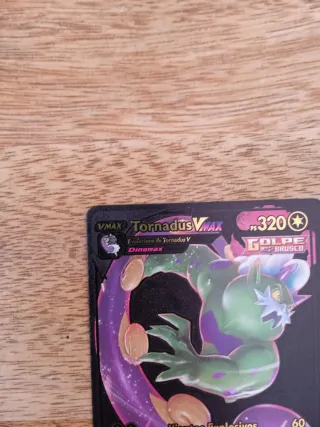 Carta Pokémon VMAX Tornadus VMAX 320 HP