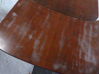 Mesa de comedor de madera