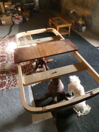 Mesa de comedor de madera