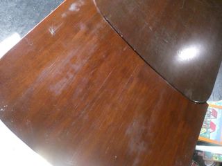 Mesa de comedor de madera