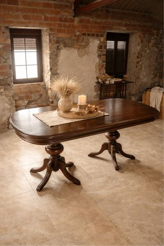 Mesa de comedor de madera