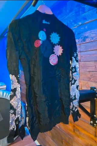 Blusa Desigual Talla XS Negra con Estampado