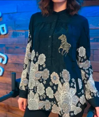 Blusa Desigual Talla XS Negra con Estampado