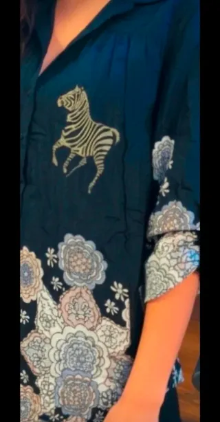 Blusa Desigual Talla XS Negra con Estampado