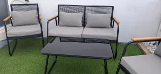 Mueble de jardín: sofá,sillones con cojines y mesa