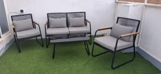 Mueble de jardín: sofá,sillones con cojines y mesa
