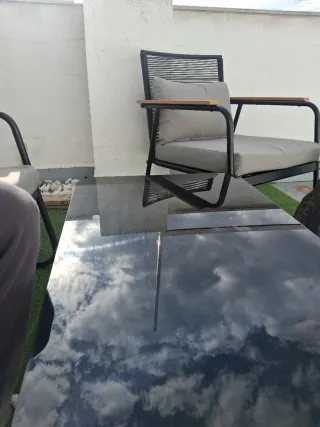 Mueble de jardín: sofá,sillones con cojines y mesa