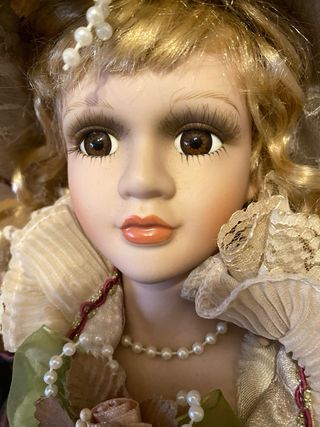 Muñeca de porcelana antigua