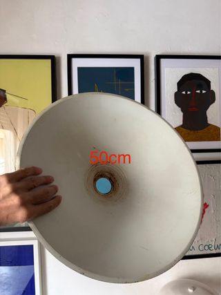 Lámpara de aluminio retro amarilla.