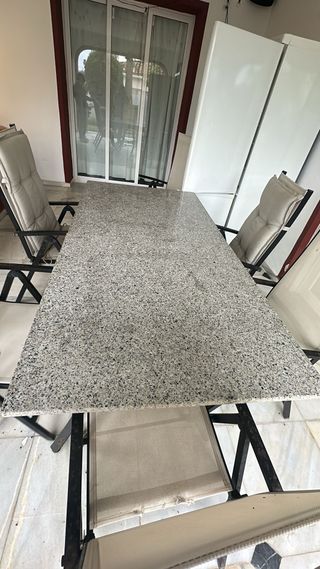Mesa Granito + Sillas Jardín