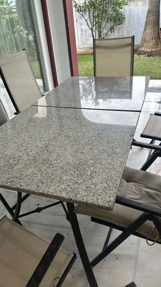 Mesa Granito + Sillas Jardín