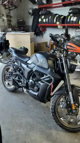 Moto Naked Negra