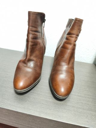 Botines de tacón marrones
