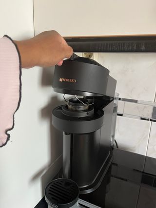 Cafetera Nespresso DeLonghi Negra
