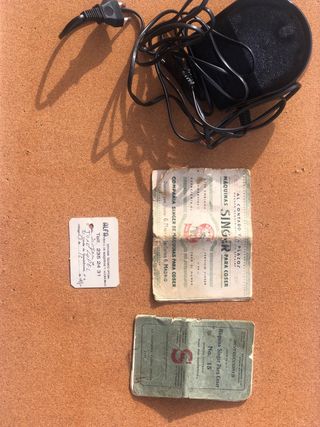 Dos Máquinas de coser antiguas