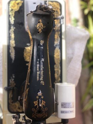 Dos Máquinas de coser antiguas