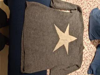 Jersey gris con estrella blanca