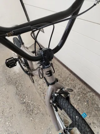 Bici BMX( BH )20x1.95.COMO NUEVA.