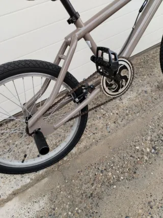 Bici BMX( BH )20x1.95.COMO NUEVA.