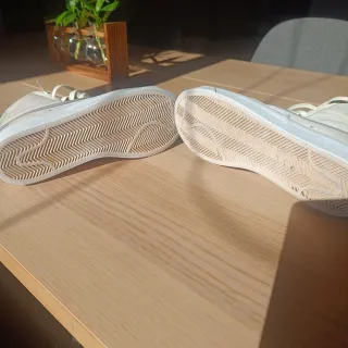 Zapatillas Nike abotinadas beige niña