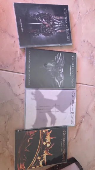 Guerra dos Tronos DVD - Séries 1-4