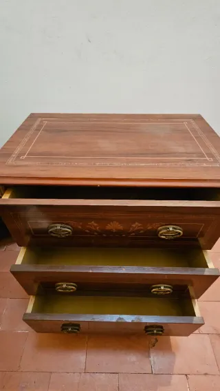 Mueble clásico de madera