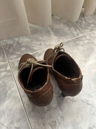 Botines marrones con cordones