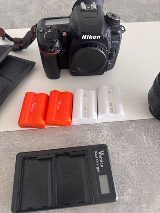 Cámara Nikon D7500 + Objetivo + 4 Baterias