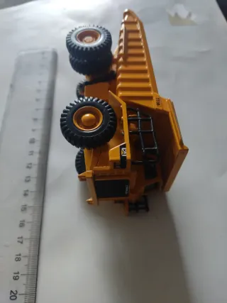 Camión Metálico Hitachi