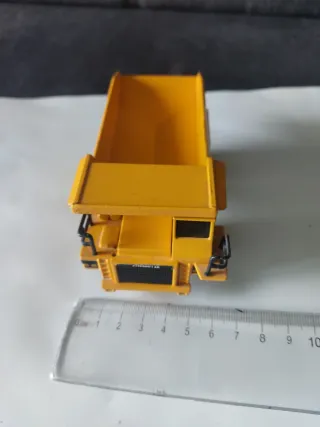 Camión Metálico Hitachi