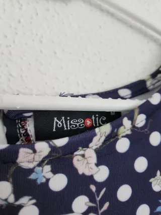 Vestido de lunares y flores