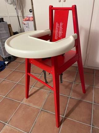 Trona IKEA madera roja