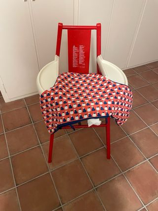 Trona IKEA madera roja