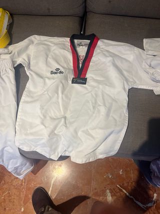 Traje Taekwondo Niña Valento talla 0 130 cms