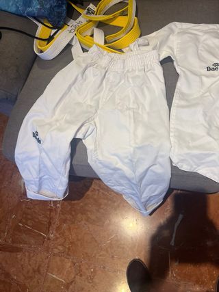 Traje Taekwondo Niña Valento talla 0 130 cms