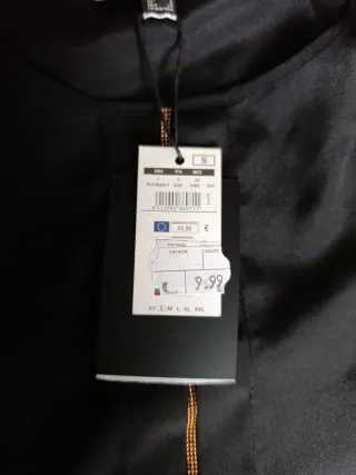 Camiseta Cortefiel negra detalles dorados Talla S