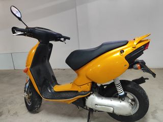 Aprilia Rally 50cc Scooter Amarillo