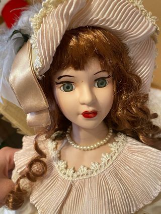 Muñeca de porcelana vintage