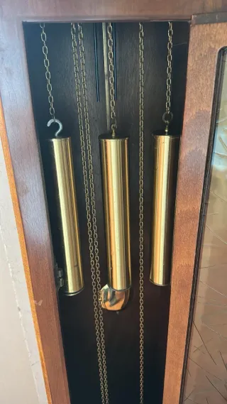 Reloj de pie antiguo de madera