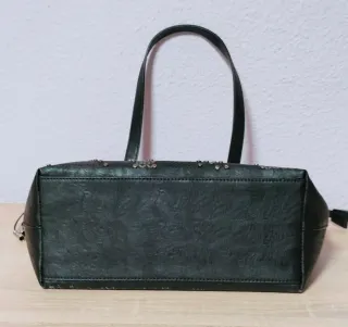 Bolso Tote Kimmidoll tachuelas metálicas.