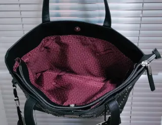 Bolso Tote Kimmidoll tachuelas metálicas.