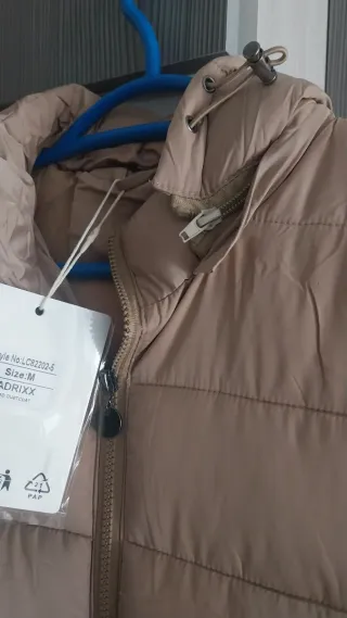 Abrigo acolchado mujer nuevo beige