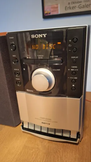 Minicadena Sony Plata y Marrón. CD, Cassette, MP3