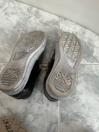 Mocasines marrones con cremallera dorada