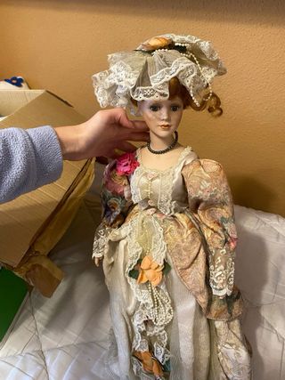 Muñeca de porcelana antigua