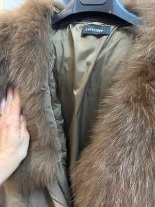 Abrigo mujer marrón con cuello de piel removible