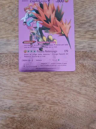 Carta Pokémon Zapdos de Galar V 800