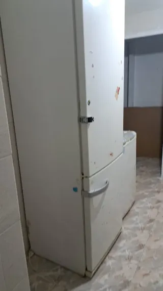 Nevera Miele Blanca funcionando perfectamente