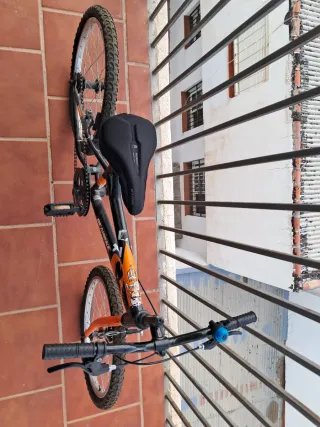 Bicicleta BMX DENBIKE naranja y negra